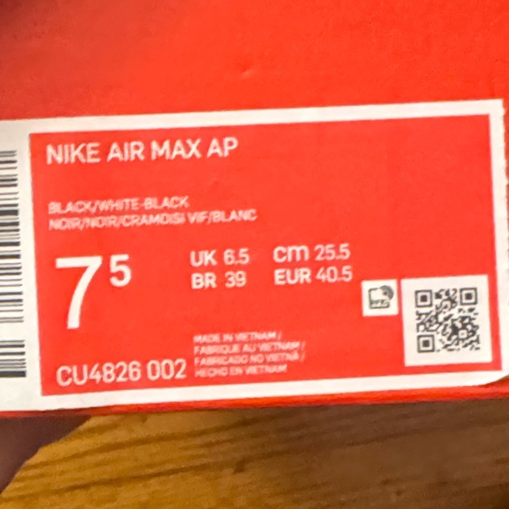 Nike Air Black and White Sneakers - Picture 5 of 5